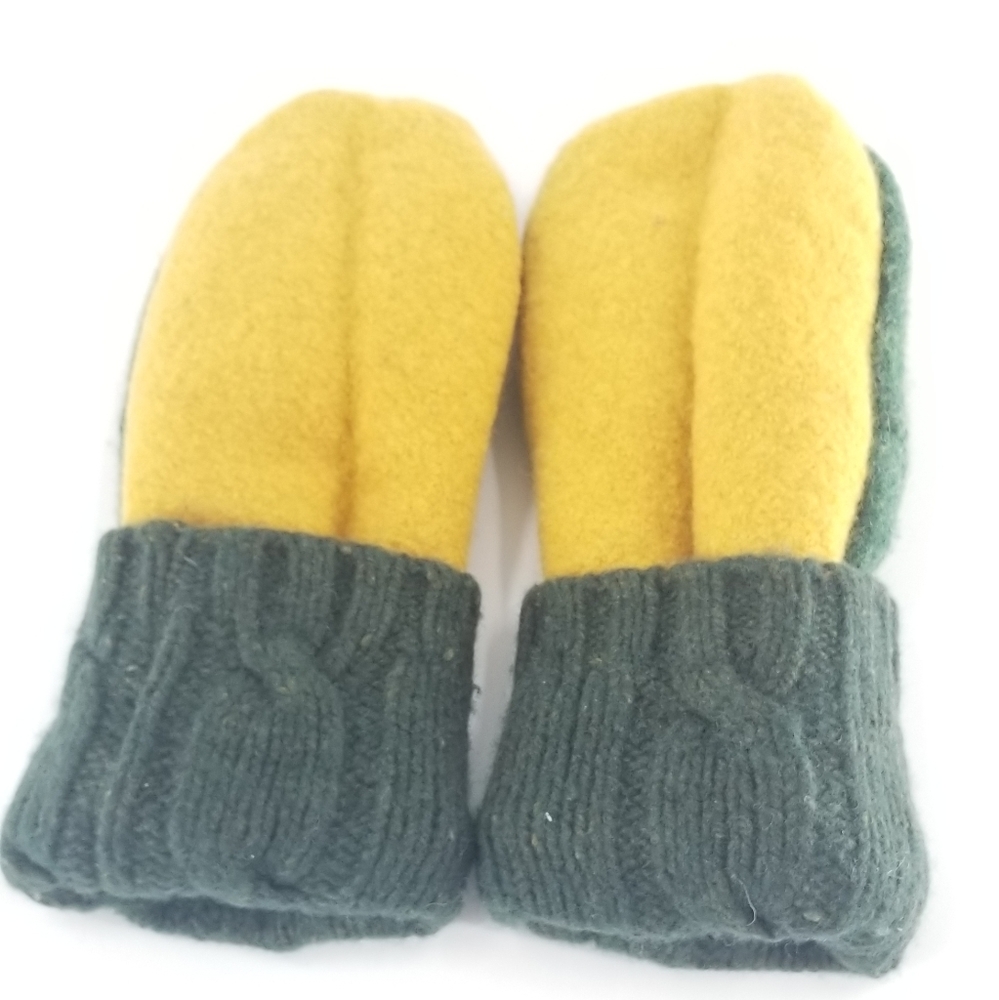 Handmade mitten 100% wool! Green Bay Packer colors